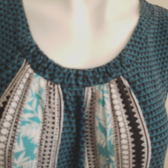 Croft & Barrow Medium Black and Green Pattern Top - Picture 3 of 9